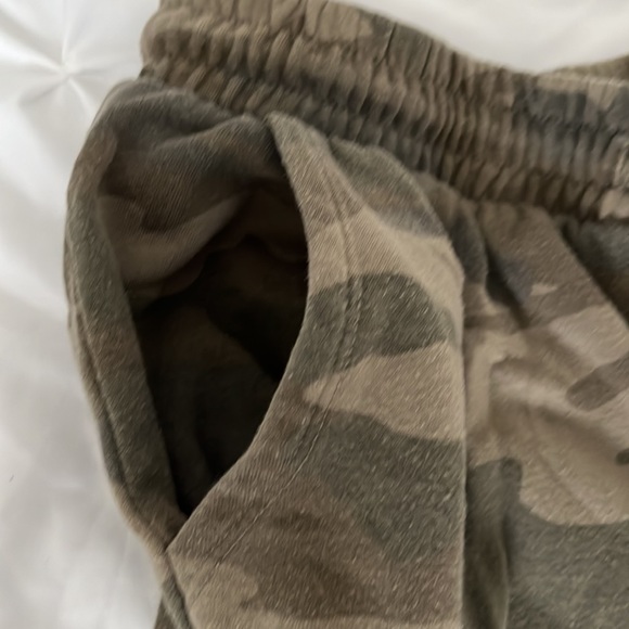 GARAGE Camo Joggers - Picture 3 of 6